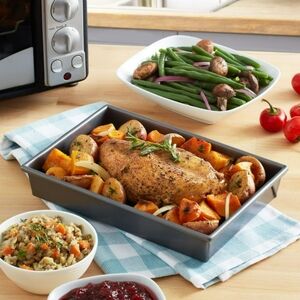 Chicago Metallic Petite Roast & Broil Pan